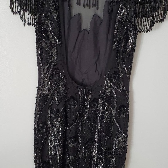 Black flapper Beaded dress. Eyelet closure needs to be sewen , open back size 6 - Picture 4 of 8